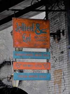 Jellied Eels and Mashed Onions - Diagon Alley