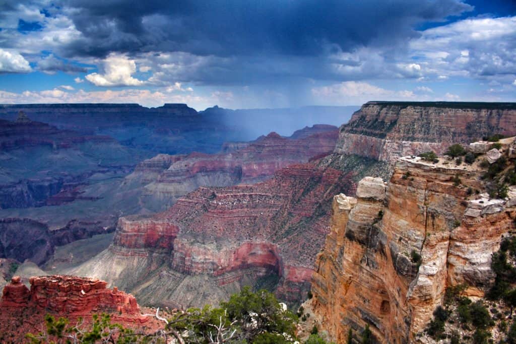 Visit the Grand Canyon - Monsoon rainstorm over the canyon