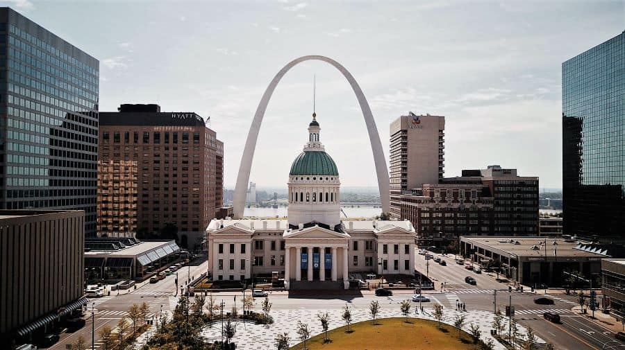 Gateway Arch with city building around it